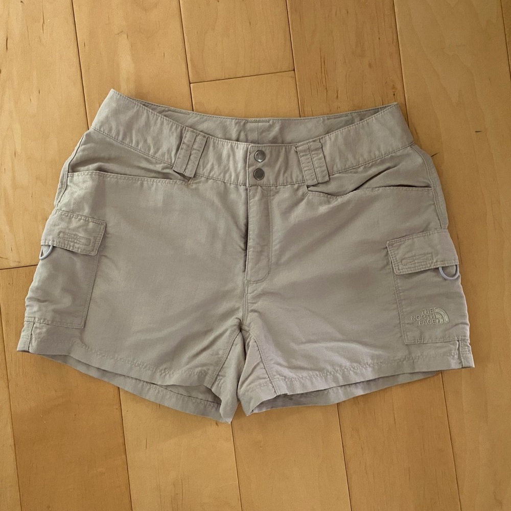 The North Face 100% Nylon Cargo Shorts, Light Khaki, Women’s Size 6